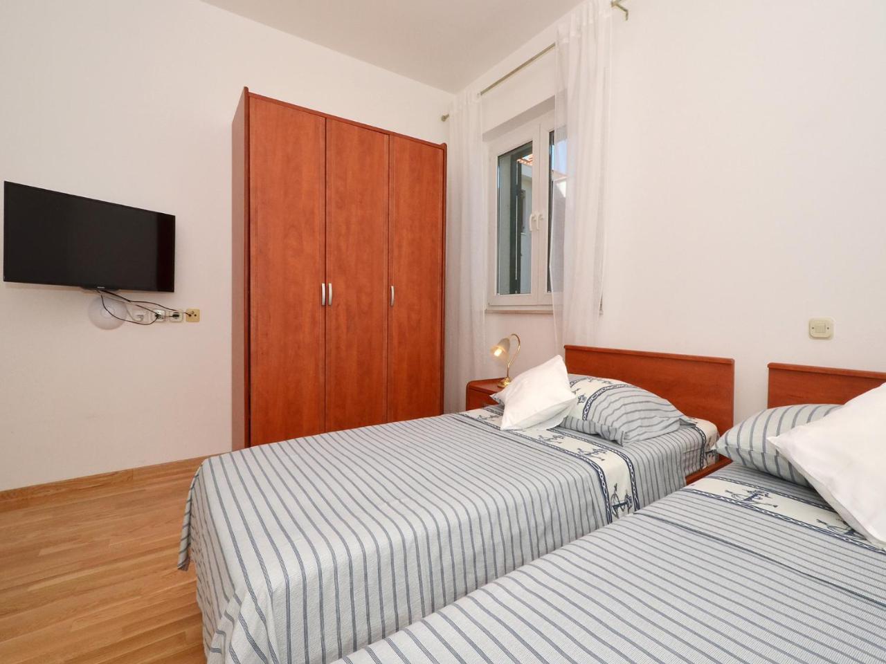 Apartments Nera Podstrana Bagian luar foto