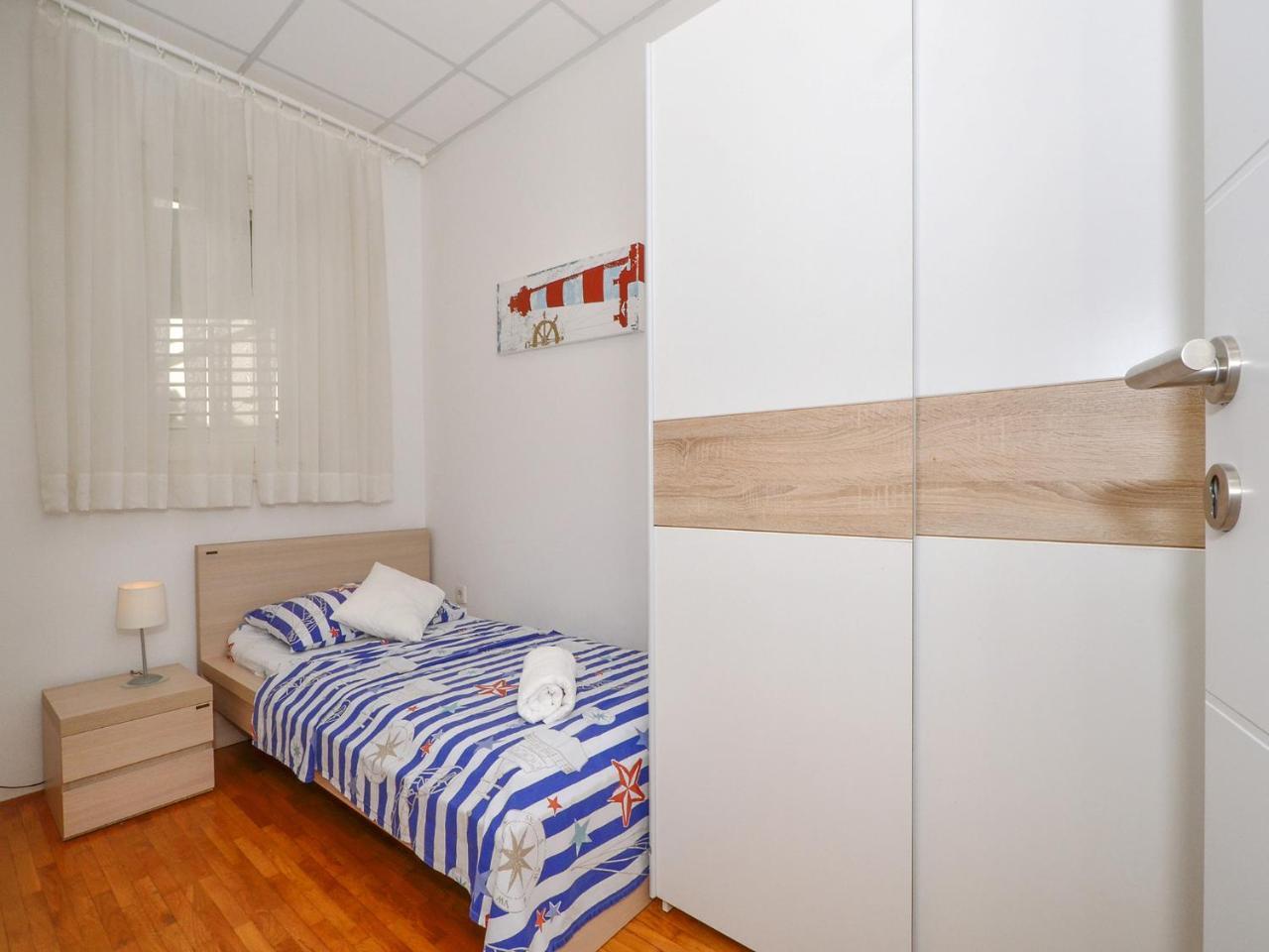 Apartments Nera Podstrana Bagian luar foto
