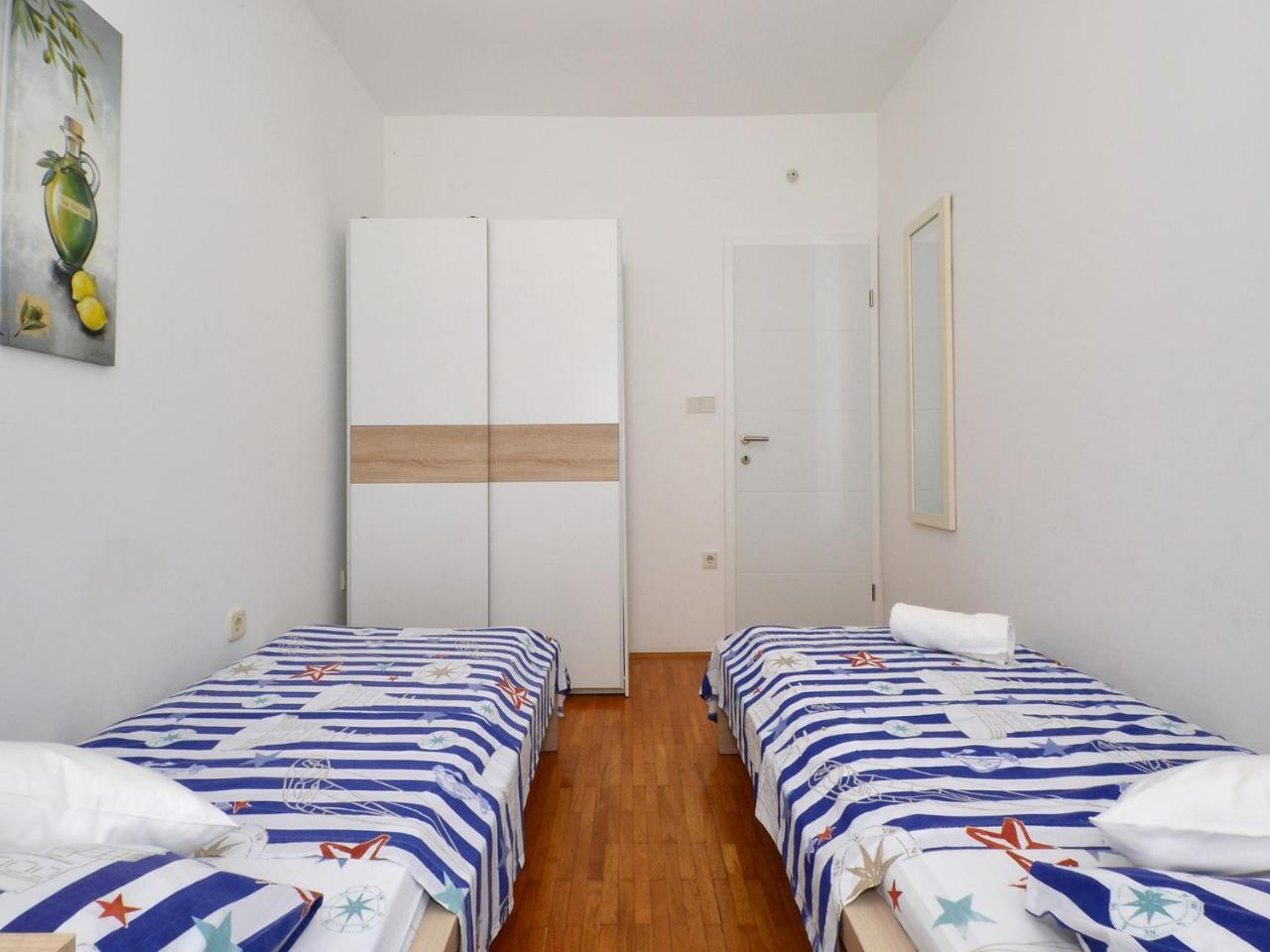 Apartments Nera Podstrana Bagian luar foto