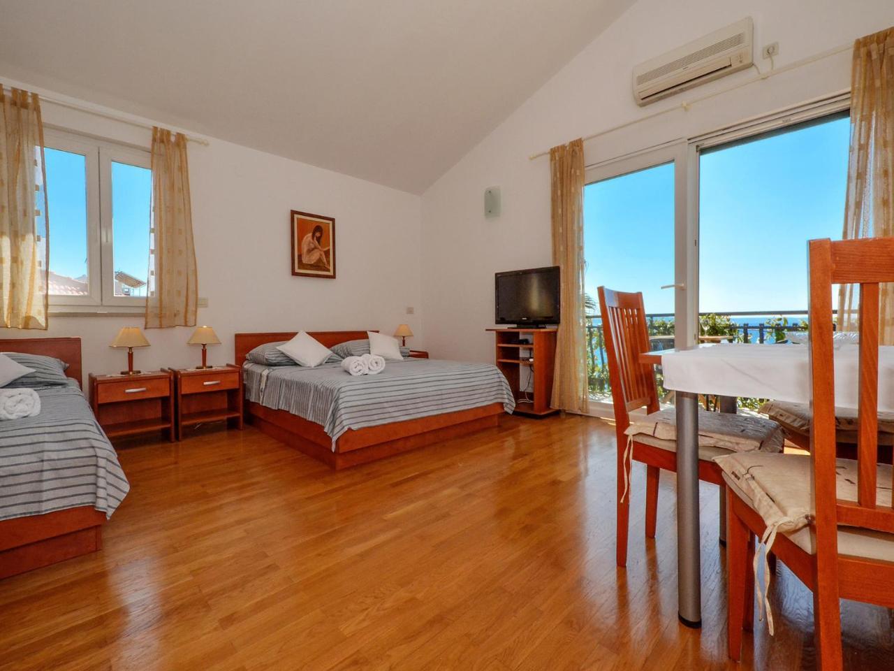 Apartments Nera Podstrana Bagian luar foto