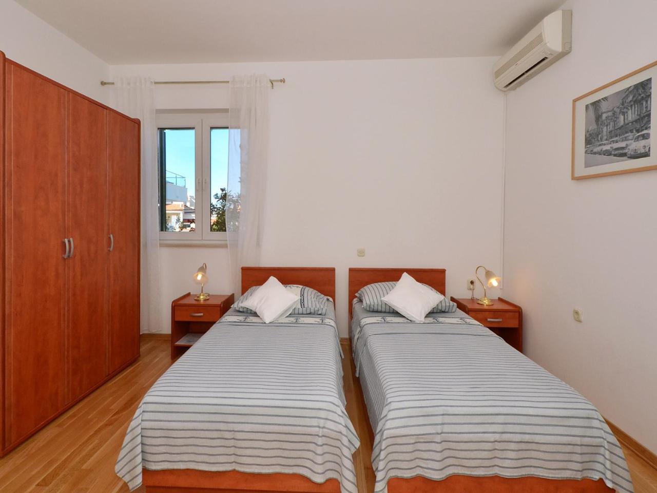 Apartments Nera Podstrana Bagian luar foto